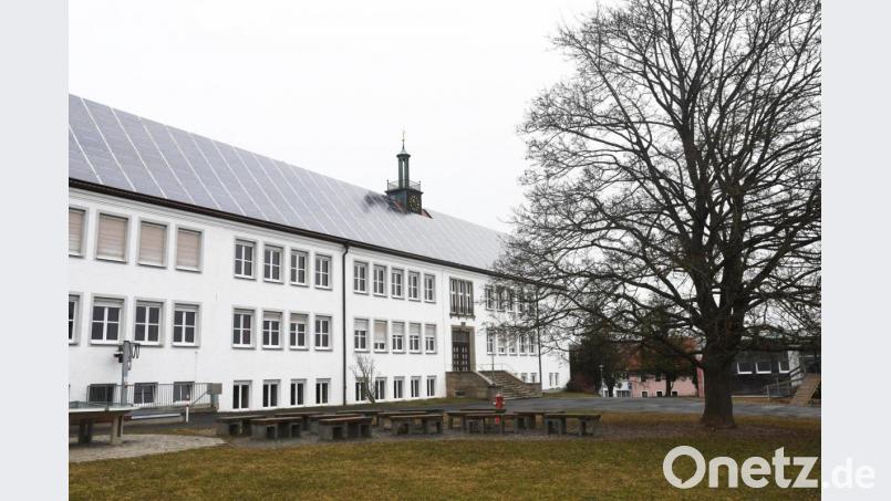 Wie geht es mit der Grund- und Mittelschule Windischeschenbach weiter? Sanieren oder abreißen? Bild: Gabi Schönberger