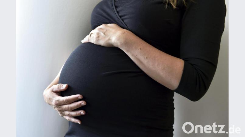 In 20 Jahren seit die Beratungsstelle Donum Vitae in Weiden besteht wurden 7100 Frauen und Männer beraten. Symbolbild: Emmi Korhonen/dpa