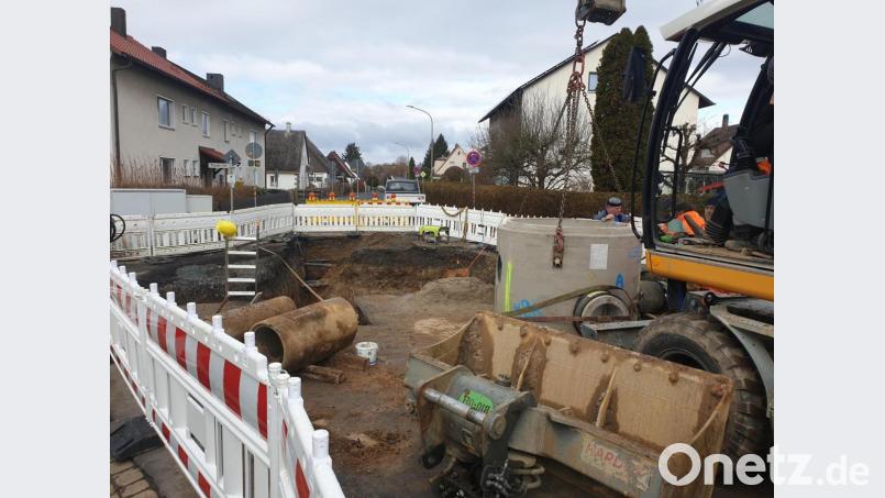 Die Arbeiten für die Erneuerung von Kanal- und Wasserleitungen in der Kleinklenauer Straße und im Angerweg haben begonnen.