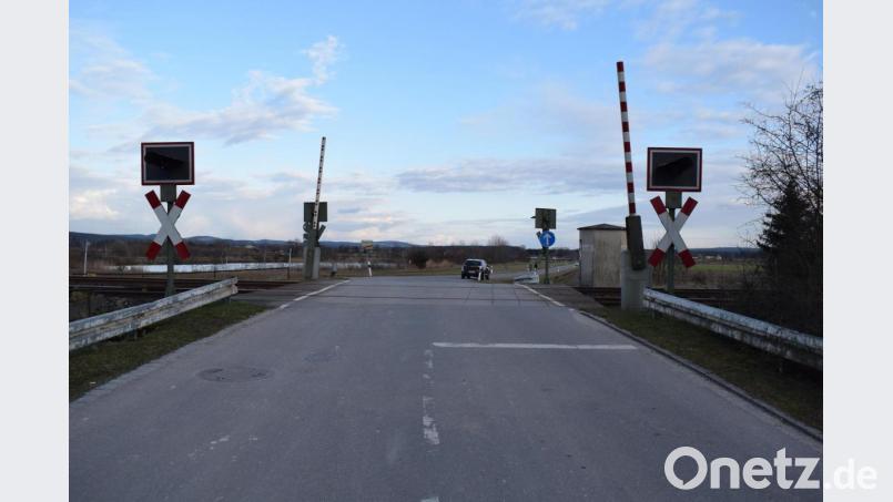 Umbaumaßnahmen plant die Deutsche Bahn am Übergang bei Irrenlohe. Bild: bnr