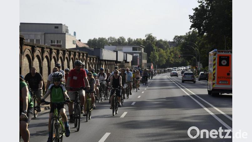 Bei der Critical Mass belegten Radfahrer in Amberg kurzzeitig eine Fahrspur auf dem Altstadtring. Archivbild: Petra Hartl