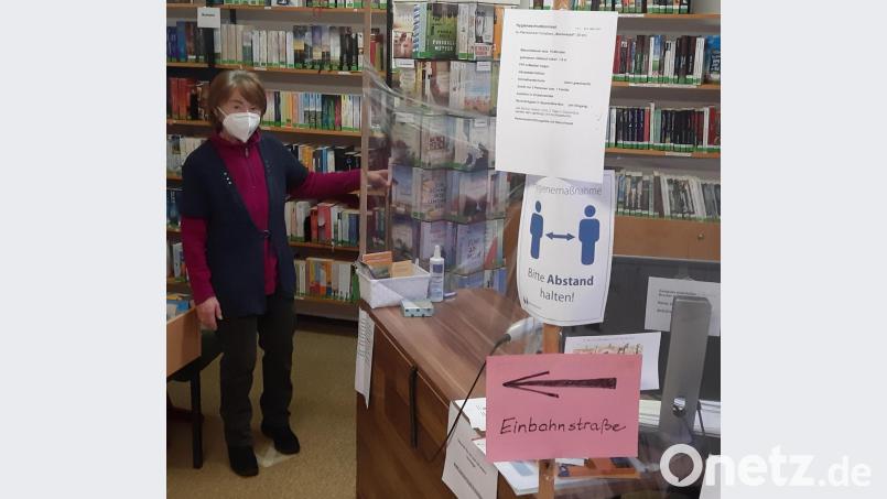 Das Thema des Monats April im Bücherstadl Fichtelberg heißt &quot;Unser Dorf soll erblüh´n&quot;. Um die derzeitigen Sicherheitsvorkehrungen zu erfüllen, haben die Verantwortlichen unter anderem eine &quot;Einbahnstraßen&quot;-Ordnung eingeführt. Bild: gis