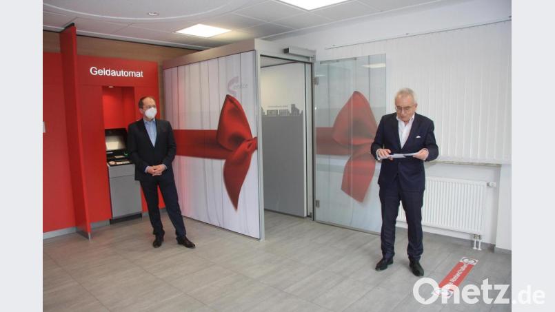 Ansprachen hielten Vorstandsvorsitzender Ludwig Zitzmann und Vorstandsmitglied Hans-Jörg Schön (von rechts). Bild: wro