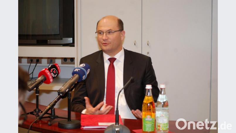 Albert Füracker bei einem früheren Besuch im Regensburger Presseclub. Am Mittwoch stellte er sich den Fragen der Journalisten online. Bild: gib