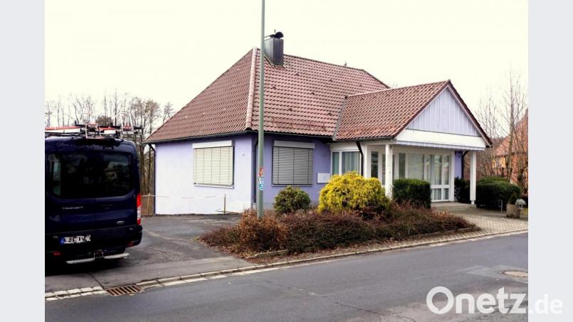Vom Bank- zum Wohngebäude: Den Weg dazu machte der Gemeinderat für das einstige Raiffeisengebäude am Donnerstag frei. Bild: bkr