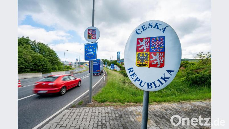 Weitere zwei Wochen lang wird die Grenze nach Tschechien geschlossen bleiben. Bild: Armin Weigel/dpa