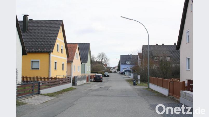 Im künftigen &quot;integralen Stadtplanungskonzept&quot; will die Stadt Pressath besonderes Augenmerk auf die Aufwertung der Steinbühlsiedlung, hier im Bild die Schinnerstraße, richten. Auch private Sanierungsmaßnahmen sollen im Zuge dessen gefördert werden. Bild: bjp