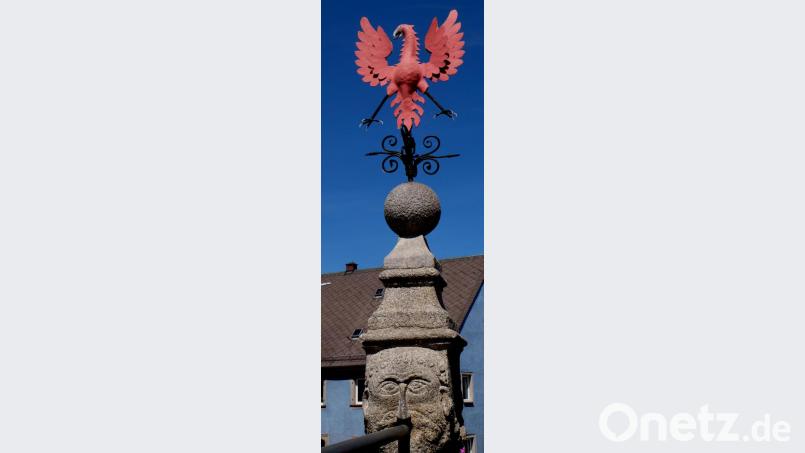 Im Zeichen des Adlers begannen vor 50 Jahren nach der Eingliederung der sechs Flosser Landgemeinden in den Markt Floß die Aufbauarbeiten in der Großgemeinde Floß. Sie können sich sehen lassen. Floß wurde zu einer Vorzeigegemeinde im Landkreis. Bild: le