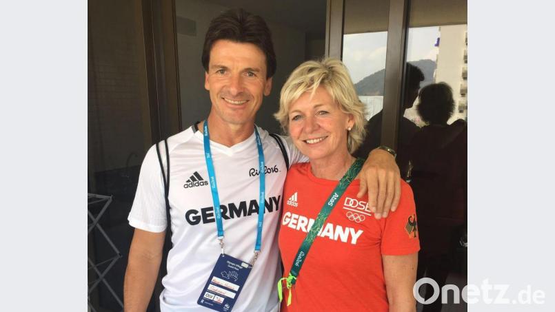 Markus Hornig (links) war beim EM-Sieg 2013 und beim Olympia-Triumph 2016 Mentalcoach der deutschen Frauenfußball-Nationalmannschaft um Trainerin Silvia Neid (rechts). Hornig vergleicht sie mit Jürgen Klopp: „Beide haben ein wahnsinnig gutes psychologisches Geschick“. Archivbild: Hornig/exb Bild: Markus Hornig/exb