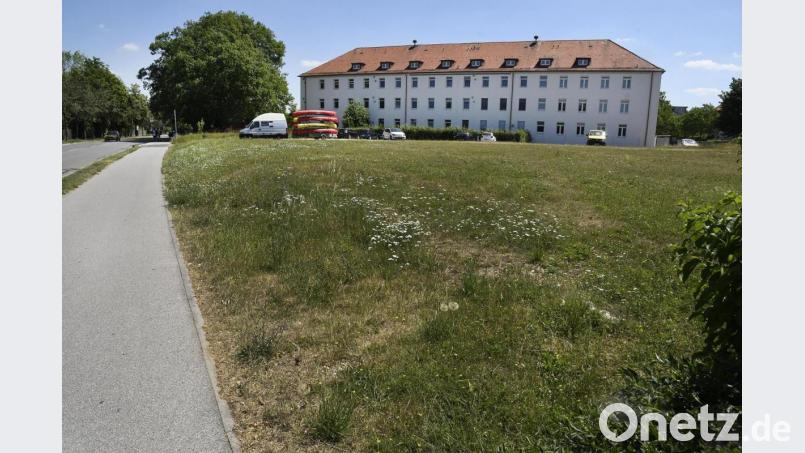 Auf diesem Grundstück zwischen Haager Weg und Montessori-Schule plant die Lebenshilfe Amberg-Sulzbach einen bis zu rund fünf Millionen Euro teuren Neubau. Entstehen soll eine für die Region bislang einmalige Wohnform für Menschen mit geistiger Behinderung. Bild: Petra Hartl