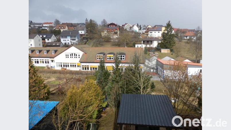 Durch eine Containeranlage (rechts) erhält die Städtische Kindertagesstätte zusätzliche Betreuungsflächen. Bild: rn