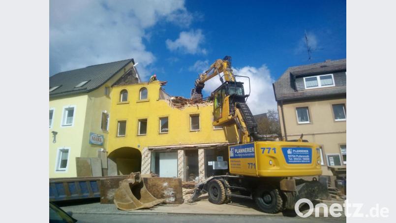 Die Abrissarbeiten am Gebäude Markt 15 sind in vollem Gang. Bild: fpoz