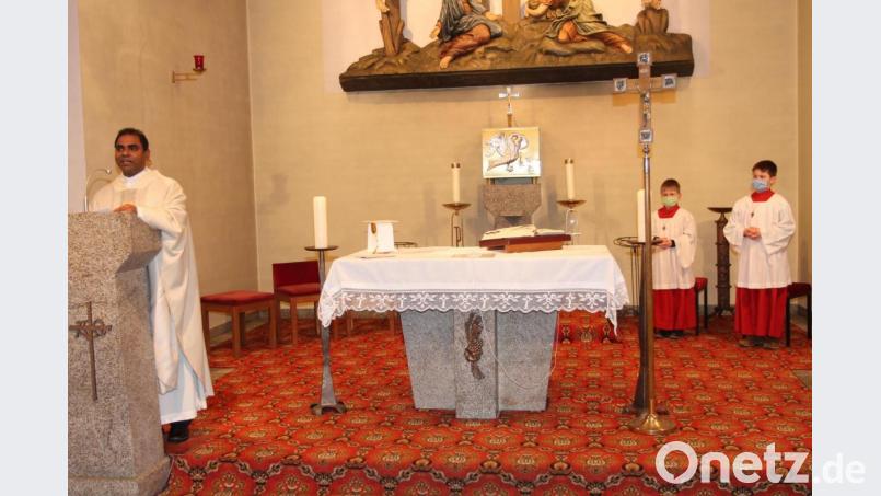 &quot;Mit väterlichem Herzen hat der heilige Josef Jesus geliebt und ist auch uns mit gleichem väterlichen Herzen zugetan&quot;, sagte Pfarrer Julius Johnrose. Bild: pi