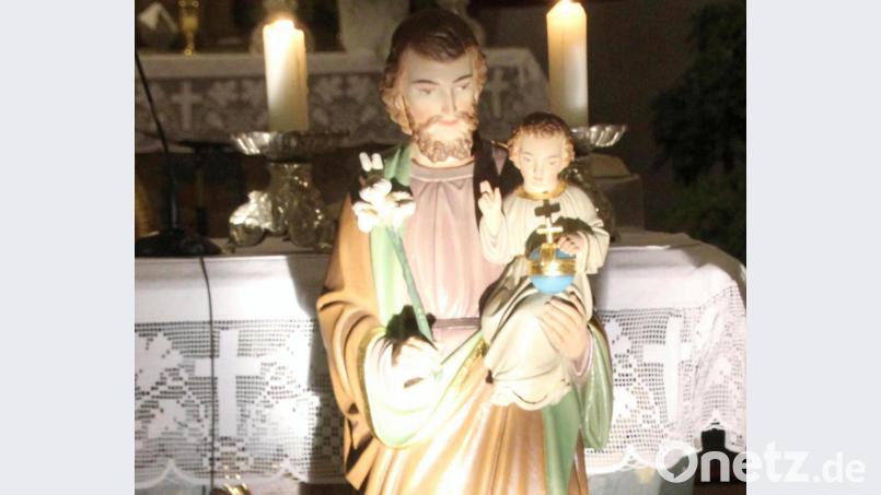 Ein Blick auf die renovierte, denkmalgeschützte Figur: Josef mit dem Jesuskind auf dem Arm, das die Erdkugel trägt. Bild: fsb