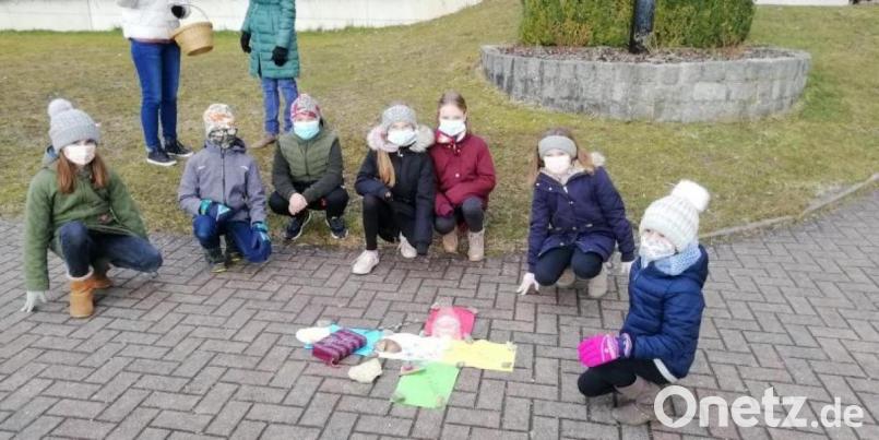 Ihren Kreuzweg gestalten die Paulsdorfer Kinder mit. Bild: Christine Schwarz/exb