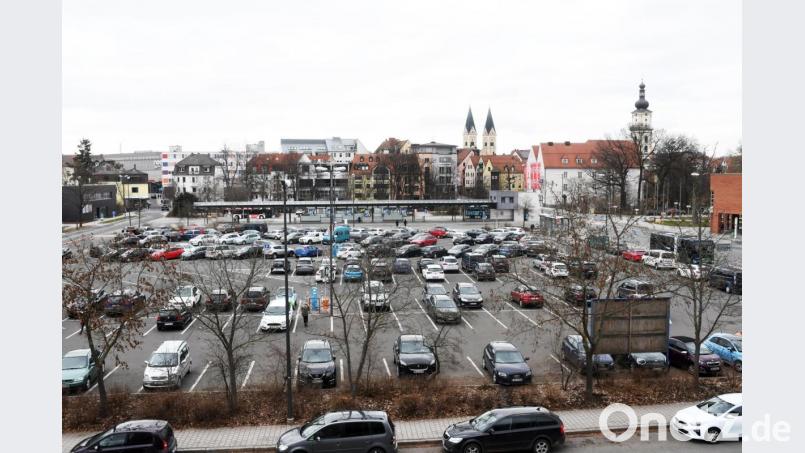 Der Naabwiesen-Parkplatz wird ab 29. März voraussichtlich für drei Tage gesperrt. Bild: Gabi Schönberger