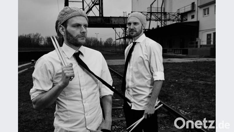 Auf die Töpfe, fertig, los! Das Stadttheater lädt zu einem Percussion-Workshop mit den Double Drums ein. Bild: Lars Ternes/exb