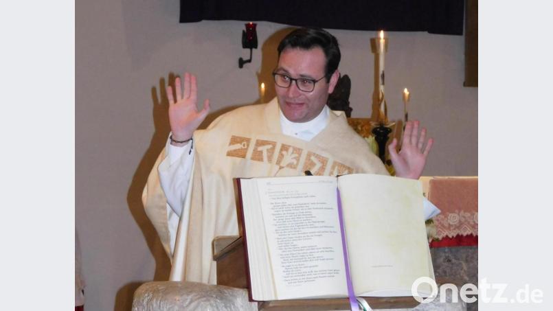 Hauptzelebrant war Stadtpfarrer Franz Pfeffer aus Kelheim Bild: hai