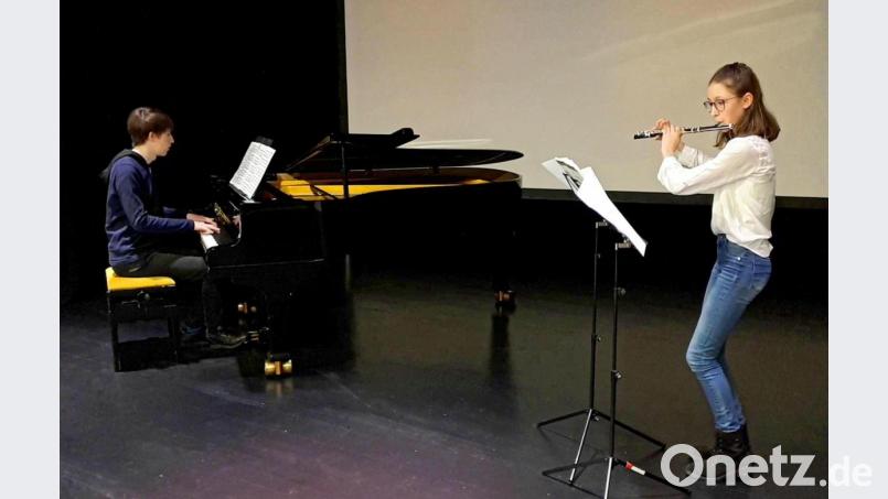 Miriam Weyer zusammen mit Nicholas Seifert. Bild: Sing- und Musikschule Marktredwitz/exb