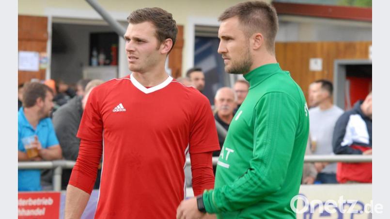 Torhüter Fabian Scharnagl (links) verlässt den SV Mitterteich ebenso wie der spielende Co-Trainer Christoph Hegenbart. Auch Marco Kießling (Kickers Selb) und Stefan Meisel stehen künftig nicht mehr im Kader der Stiftländer. Archivbild: gb