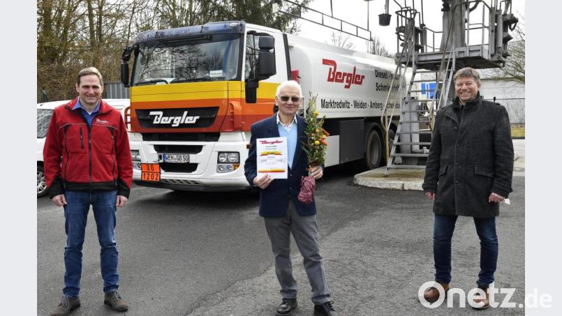 Eine Betriebszugehörigkeit von 50 Jahren besitzt sicherlich Seltenheitswert (von links):
Geschäftsführer Gerhard Bergler, Jubilar Werner Walter und Betriebsleiter Rainer Stammler. Bild: Petra Hartl