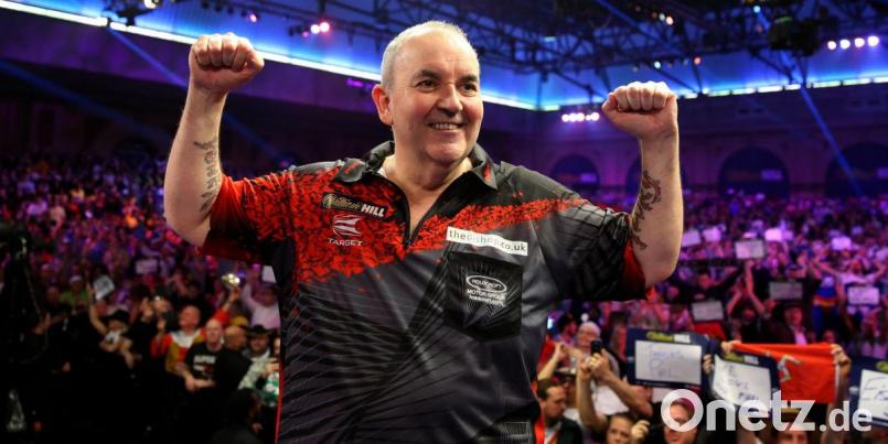 Wann jubelt Darts-Legende und Rekord-Weltmeister Phil Taylor in Weiden? Vermutlich im Oktober oder November dieses Jahres, zumindest wenn es nach Organisator Marco &quot;Shorty&quot; Götz geht. Archivbild: Steven Paston/dpa
