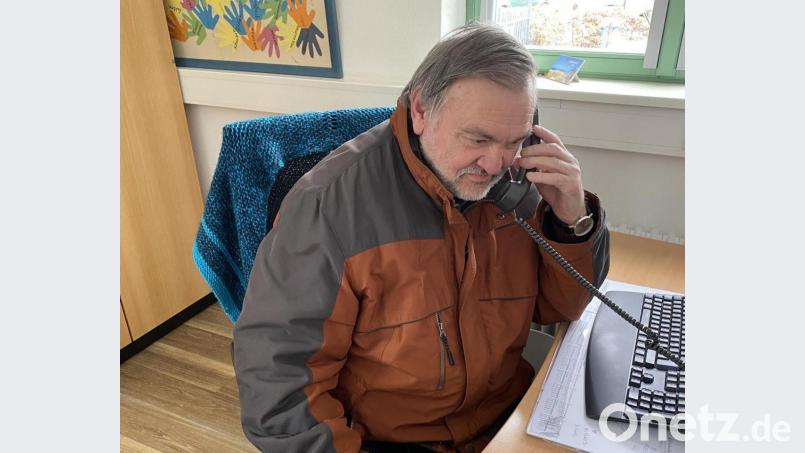 Der neue Telefonbesuchsdienst der Malteser bietet einsamen Personen Gespräche in der Coronapandemie an. Wilhelm Striegl ist der Koordinator. Bild: Dobmeier
