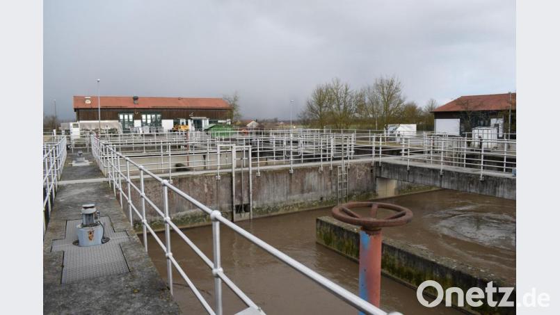 Nach einem Vierteljahrhundert Betriebszeit sind die Verschleißerscheinungen in der Kläranlage deutlich sichtbar. Mit der Sanierung soll im April begonnen werden. Bild: bnr