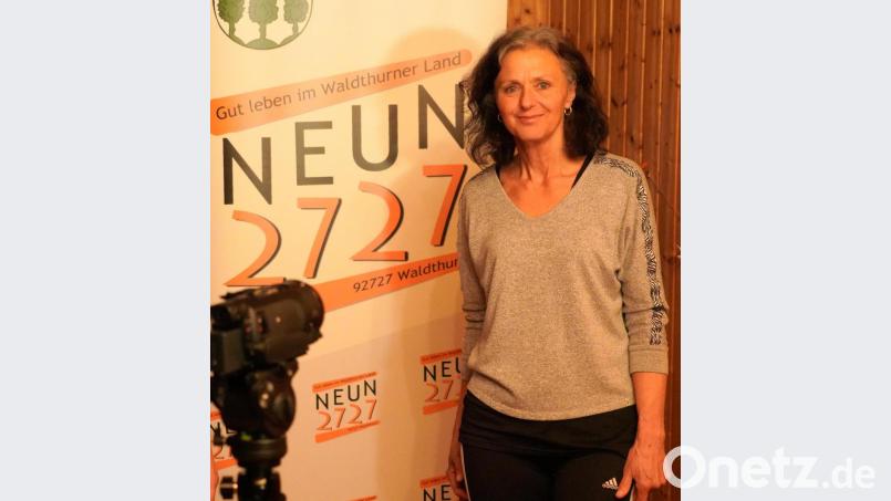 NEUN2727-Übungsleiterin Christine Rupprecht bei den Filmaufnahmen zu "Bleib fit mit NEUN2727". Bild: fvo