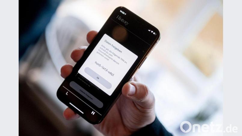 Die App Luca läuft auf einem Smartphone. Foto: Axel Heimken/dpa/Archivbild Bild: Axel Heimken