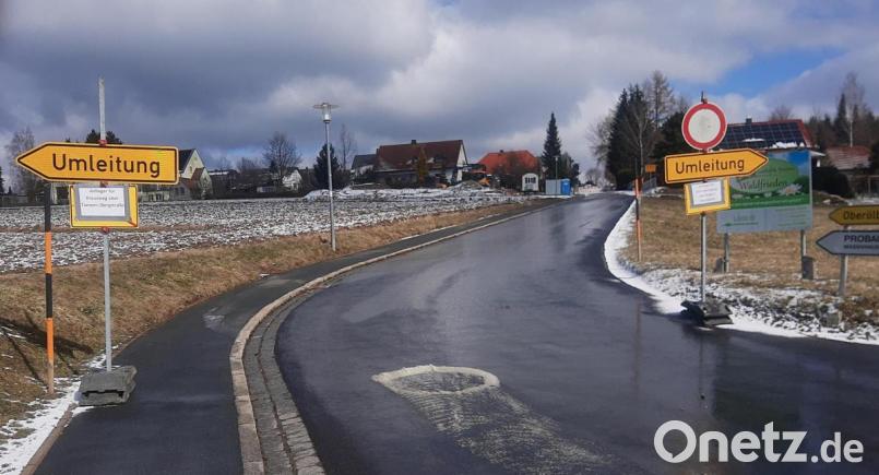 Der Straßenbau am Kreuzweg ist wieder angelaufen. Die Bewohner von Oberölbühl müssen Umwege in Kauf nehmen. Bild: ld