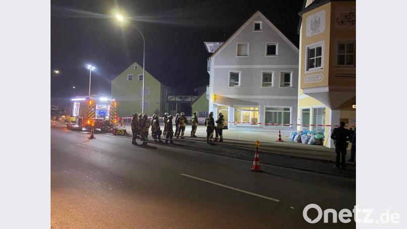 Die Feuerwehr wurde gegen 4 Uhr alarmiert. Sie machte den Raum rauchfrei und sicherte das Objekt. Bild: mab