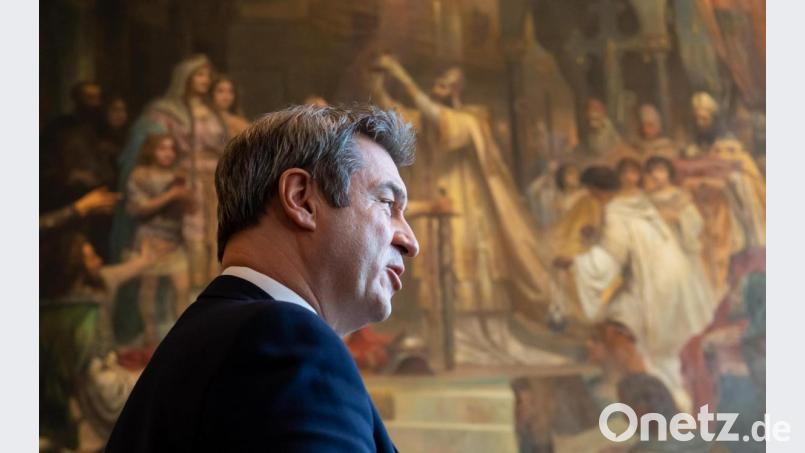 Ministerpräsident Markus Söder (CSU) im Rechtfertigungsmodus: Im Landtag muss er sich nach der Ministerpräsidentenkonferenz vom Montag und der Verwirrung um die Ruhetage vor Ostern viel Kritik gefallen lassen. Bild: Sven Hoppe