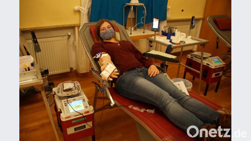 Theresa Schmid spendet in Bärnau zum zweiten Mal Blut. Für Sie ist es eine Form der Solidarität mit der Gesellschaft. Bild: kaz