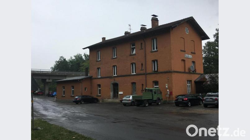 In den alten Bahnhof in Reuth bei Erbendorf kommt das &quot;Radler-Café&quot;. Bild: Architekturbüro Hans Kneidl/exb