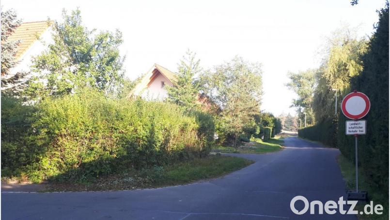 Ein Schild am Stationsweg, gleich hinter der Einmündung in die Elsa-Brändström-Straße, weist auf die Sperrung der Fahrbahn hin. Bild: pz