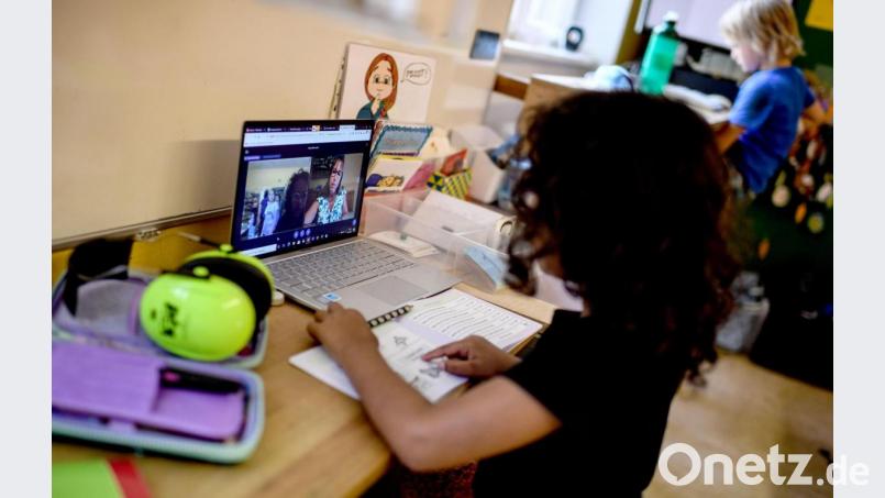 Unterricht auf Distanz: Die Schulen im Landkreis Tirschenreuth sehen sich für die verschiedenen digitalen Unterrichtsmodelle gerüstet. Symbolbild: Britta Pedersen/dpa
