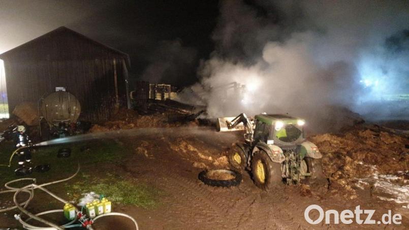 Etwa 70 Feuerwehrleute waren beim Brand in der Nähe von Gumpen im Einsatz. Bild: Thorsten Meiler/exb