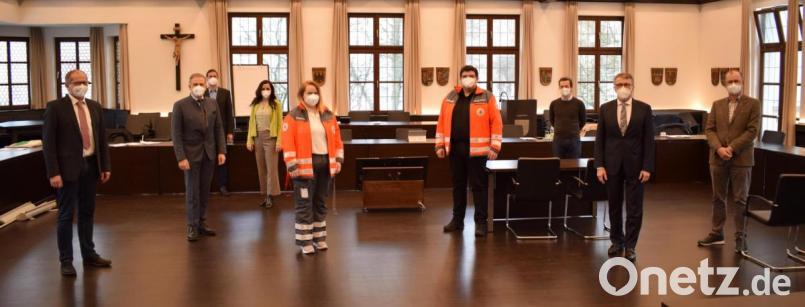 Der BRK-Kreisverband stellte gemeinsam mit dem Landratsamt und den betroffenen Kommunen das Konzept für die kleinen, regionalen &quot;Pop-up&quot;-Impfstationen in Waldershof, Tirschenreuth und Kemnath als unterstützende Standorte neben dem Haupt-Impfzentrum in Waldsassen vor. Bild: szl