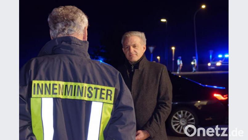 Innenminister Joachim Herrmann im Gespräch mit Bürgermeister Roland Grillmeier. Bild: tr