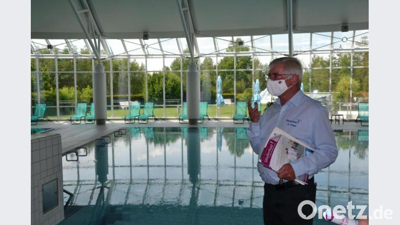 Noch muss der Werkleiter des Sibyllenbads, Gerhard Geiger, auf die Becken ohne Gäste blicken. Wann es in Bad Neualbenreuth weiter geht, ist noch offen. Archivbild: pz
