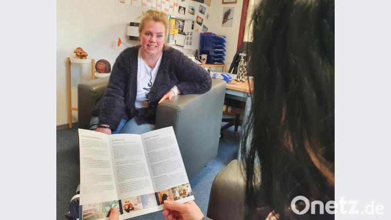 Karin Schmittner – hier eine nachgestellte Beratungsszene – ist seit vielen Jahren Sucht-Therapeutin bei der Fachambulanz für Suchtprobleme. Bild: Benjamin Tietz