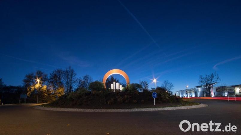 Außerhalb der Weihnachtszeit wird die Skulptur ganzjährig in den Abendstunden beleuchtet. Bild: Florian Frank/exb