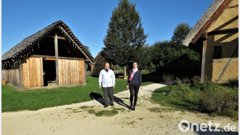 Vielleicht ist Jan Hus hier vorbeigekommen, wo heute Ilona Hunsberger und Charles Herold gerade durch den Geschichtspark laufen. Sicher ist, sein Weg führte auch durch Bärnau. Bild: ubb