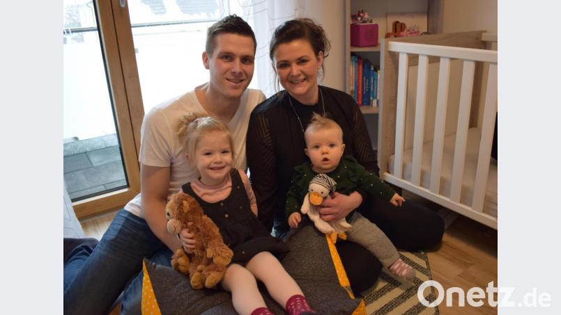 Kurz und nicht allzu häufig sollten sie vorkommen – das war Mama Corinna (32) und Papa Christian (34) bei der Namenswahl für ihre zwei Töchter Mina (2,5 Jahre) und Heidi (8 Monate) besonders wichtig. Bild: szl