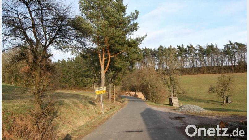 Die Verbindungsstraße zwischen Wollau und der Winterleite gehört zu den Kernwegen im Pressather Stadtgebiet. Deren Sanierung würde großzügig bezuschusst, doch sind die Stadtverantwortlichen nicht glücklich über die auf mehrere Jahre gestreckte Ausbauplanung. Bild: bjp