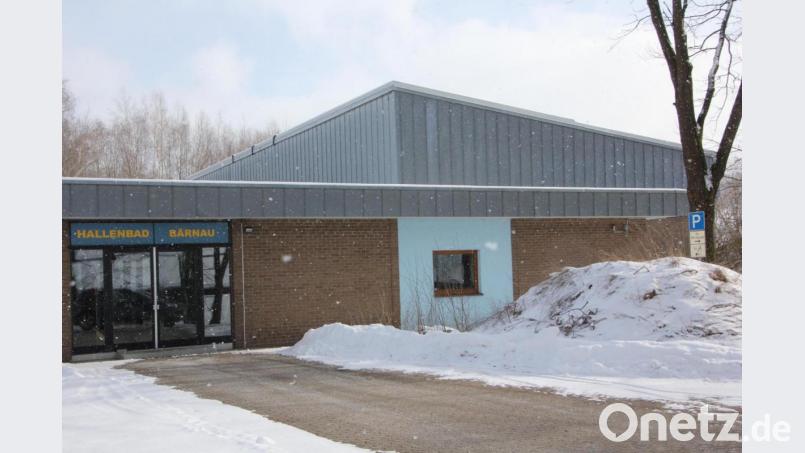 Der jahrelange Dornröschenschlaf hat ein Ende: In das Bärnauer Hallenbad soll der städtische Bauhof einziehen – so hat es der Stadtrat entschieden. Bild: kro