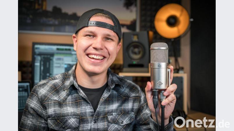 Singer-Songwriter Peter Geyer alias &quot;pez&quot; war in den vergangenen Monaten viel im Tonstudio. Nun erscheint seine dritte Single &quot;Dreamer&quot;. Bild: Peter Geyer/exb