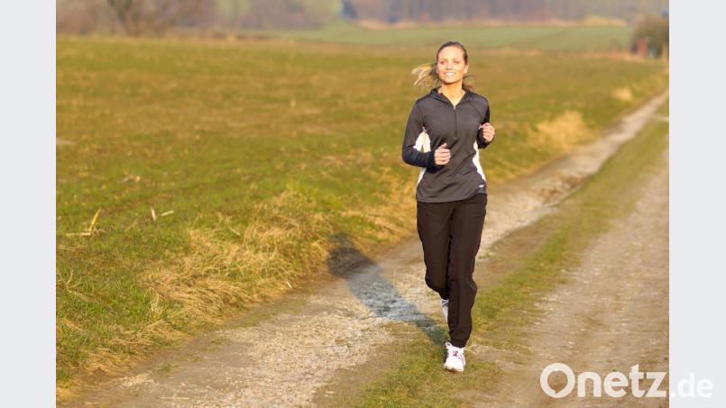 Laufen hält nicht nur fit, sondern macht auch ganz schön happy. Bild: Michaela Rofeld - stock.adobe.com