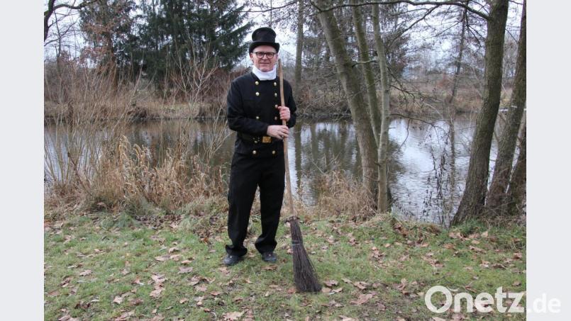 Bevollmächigter Bezirksschornsteinfeger Hans-Peter Schärl aus Tirschenreuth weist darauf hin, dass es für Kachel- und Kaminöfen, gebaut zwischen 1985 und 1994, eine Austausch-, beziehungsweise Nachrüstpflicht gibt. Bild: kro